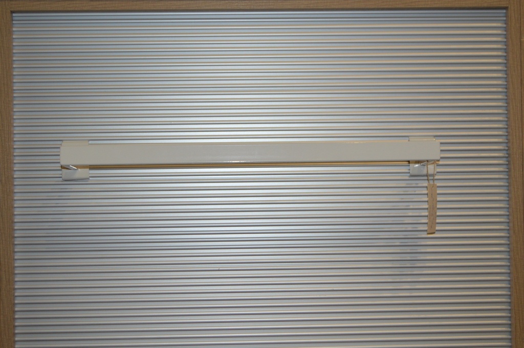 Percha blanca para lama de aluminio 60x10cm