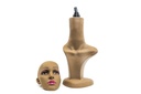 Cabeza de mujer morena