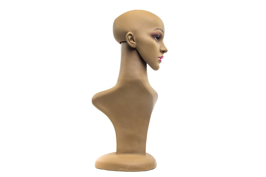 Cabeza de mujer morena