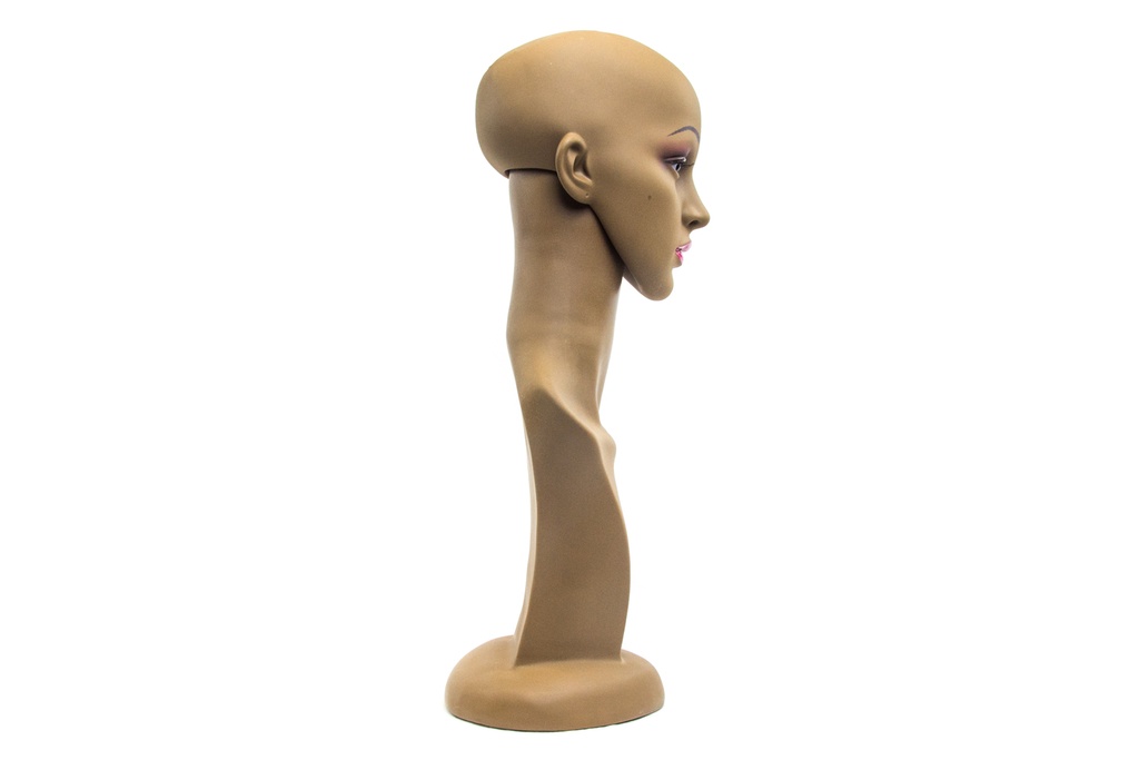 Cabeza de mujer morena