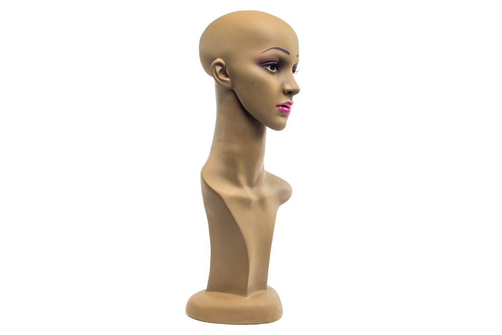 Cabeza de mujer morena