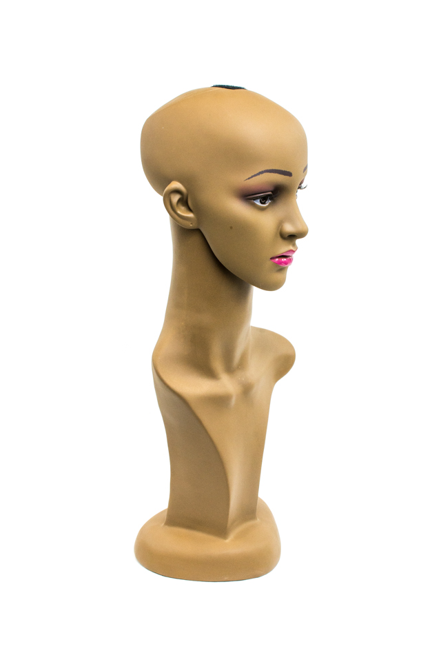 Cabeza de mujer morena