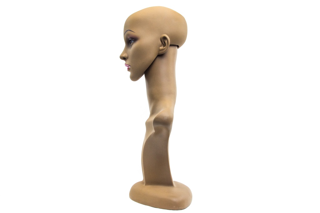 Cabeza de mujer morena