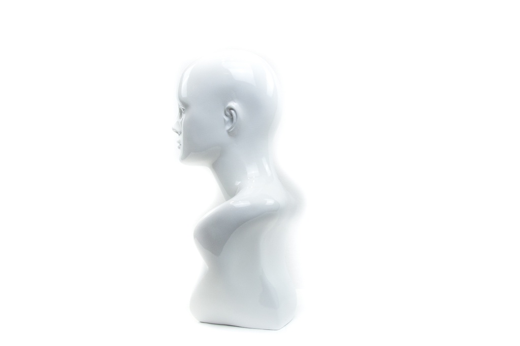 Cabeza de Mujer Blanca Brillante