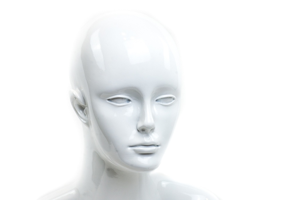 Cabeza de Mujer Blanca Brillante