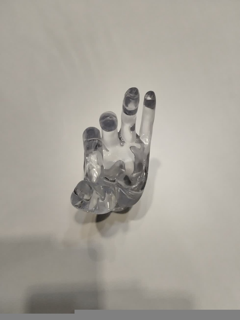 Acrílico para Anillos con Forma de Mano Translucido
