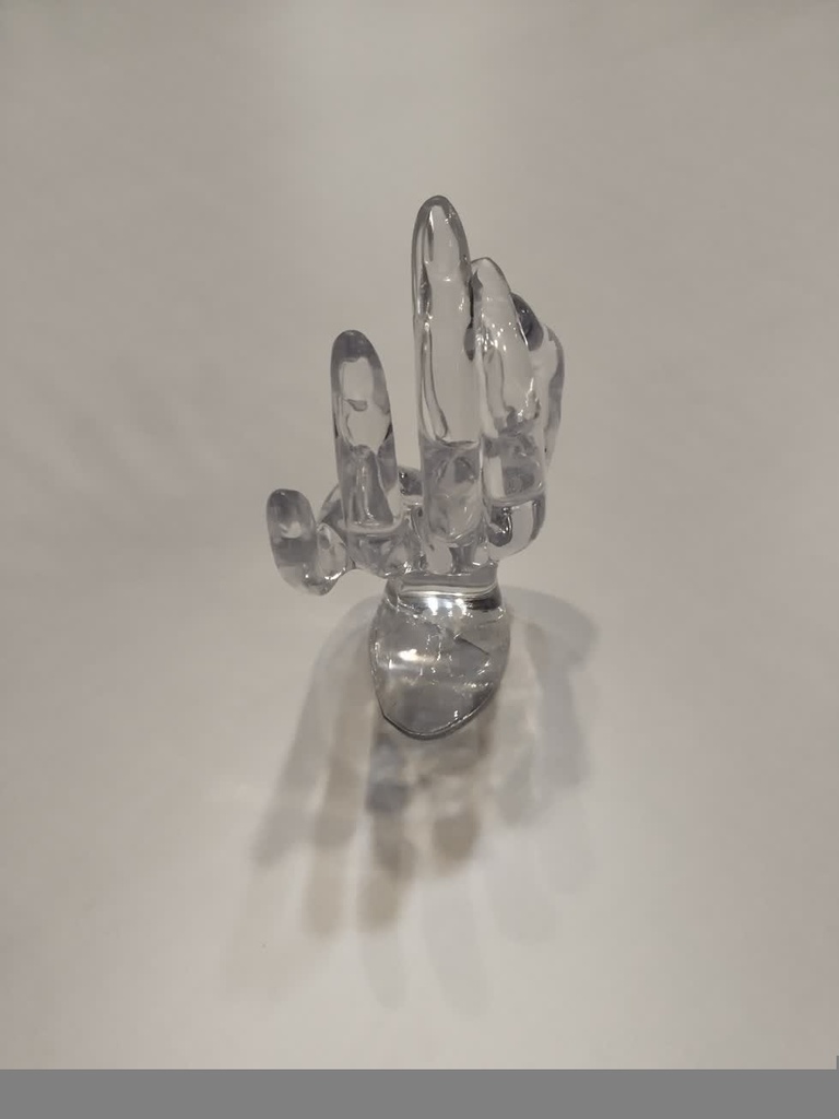Acrílico para Anillos con Forma de Mano Translucido
